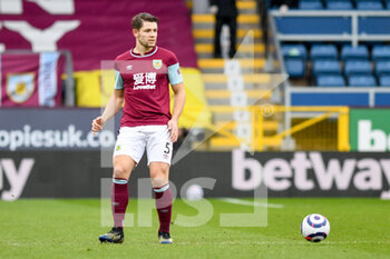 2021-02-20 - Burnley defender James Tarkowski during the English championship Premier League football match between Burnley and West Bromwich Albion on February 20, 2021 at Turf Moor in Burnley, England - Photo Malcolm Bryce / ProSportsImages / DPPI - BURNLEY AND WEST BROMWICH ALBION - ENGLISH PREMIER LEAGUE - SOCCER