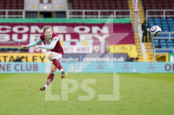 2021-02-20 - Burnley midfielder Josh Brownhill during the English championship Premier League football match between Burnley and West Bromwich Albion on February 20, 2021 at Turf Moor in Burnley, England - Photo Malcolm Bryce / ProSportsImages / DPPI - BURNLEY AND WEST BROMWICH ALBION - ENGLISH PREMIER LEAGUE - SOCCER
