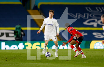 2021-02-23 - Leeds United defender Diego Llorente (14) and Southampton midfielder Nathan Tella (23) during the English championship Premier League football match between Leeds United and Southampton on February 23, 2021 at Elland Road in Leeds, England - Photo Simon Davies / ProSportsImages / DPPI - LEEDS UNITED AND SOUTHAMPTON - ENGLISH PREMIER LEAGUE - SOCCER