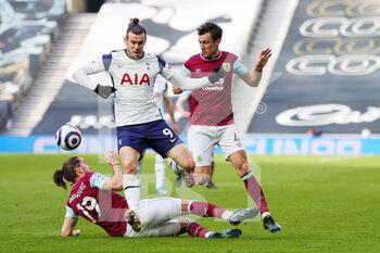 2021-02-28 - Gareth Bale (9) of Tottenham Hotspur is challenged by Jay Rodriguez (19) of Burnley during the English championship Premier League football match between Tottenham Hotspur and Burnley on February 28, 2021 at Tottenham Hotspur Stadium in London, England - Photo Nigel Keene / ProSportsImages / DPPI - TOTTENHAM HOTSPUR AND BURNLEY - ENGLISH PREMIER LEAGUE - SOCCER