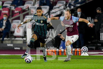 2021-03-08 - Leeds United forward Raphinha (18) and West Ham United defender Vladimir Coufal during the English championship Premier League football match between West Ham United and Leeds United on March 8, 2021 at the London Stadium in London, England - Photo Malcolm Bryce / ProSportsImages / DPPI - WEST HAM UNITED AND LEEDS UNITED - ENGLISH PREMIER LEAGUE - SOCCER