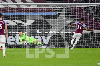 2021-03-08 - Leeds United goalkeeper Illan Meslier (1) saves West Ham United midfielder Jesse Lingard (11) penalty kick during the English championship Premier League football match between West Ham United and Leeds United on March 8, 2021 at the London Stadium in London, England - Photo Malcolm Bryce / ProSportsImages / DPPI - WEST HAM UNITED AND LEEDS UNITED - ENGLISH PREMIER LEAGUE - SOCCER