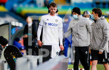2021-03-13 - Leeds United forward Patrick Bamford (9) leaves the pitch injured during the English championship Premier League football match between Leeds United and Chelsea on March 13, 2021 at Elland Road in Leeds, England - Photo Simon Davies / ProSportsImages / DPPI - LEEDS UNITED AND CHELSEA - ENGLISH PREMIER LEAGUE - SOCCER