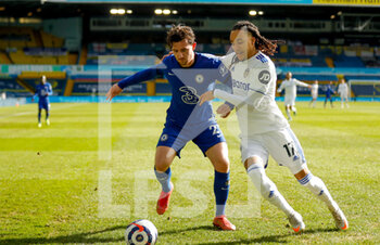 2021-03-13 - Chelsea defender Ben Chilwell (21) holds off Leeds United forward Helder Costa (17) during the English championship Premier League football match between Leeds United and Chelsea on March 13, 2021 at Elland Road in Leeds, England - Photo Simon Davies / ProSportsImages / DPPI - LEEDS UNITED AND CHELSEA - ENGLISH PREMIER LEAGUE - SOCCER