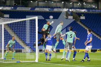 2021-04-13 - Everton goalkeeper Robin Olsen (33) punches clear from Brighton and Hove Albion forward Neal Maupay (9) during the English championship Premier League football match between Brighton and Hove Albion and Everton on April 12, 2021 at the American Express Community Stadium in Brighton and Hove, England - Photo Phil Duncan / ProSportsImages / DPPI - BRIGHTON VS HOVE ALBION AND EVERTON - ENGLISH PREMIER LEAGUE - SOCCER