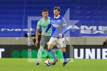 2021-04-13 - Brighton and Hove Albion midfielder Pascal Gross (13) and Everton defender Mason Holgate (4) during the English championship Premier League football match between Brighton and Hove Albion and Everton on April 12, 2021 at the American Express Community Stadium in Brighton and Hove, England - Photo Phil Duncan / ProSportsImages / DPPI - BRIGHTON VS HOVE ALBION AND EVERTON - ENGLISH PREMIER LEAGUE - SOCCER