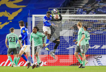 2021-04-13 - Everton goalkeeper Robin Olsen (33) saves from Brighton and Hove Albion forward Danny Welbeck (18) during the English championship Premier League football match between Brighton and Hove Albion and Everton on April 12, 2021 at the American Express Community Stadium in Brighton and Hove, England - Photo Phil Duncan / ProSportsImages / DPPI - BRIGHTON VS HOVE ALBION AND EVERTON - ENGLISH PREMIER LEAGUE - SOCCER