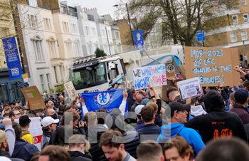2021-04-20 - Fans protest against European Super League during the English championship Premier League football match between Chelsea and Brighton and Hove Albion on April 20, 2021 at Stamford Bridge in London, England - Photo Simon Davies / ProSportsImages / DPPI - CHELSEA VS BRIGHTON AND HOVE ALBION - ENGLISH PREMIER LEAGUE - SOCCER