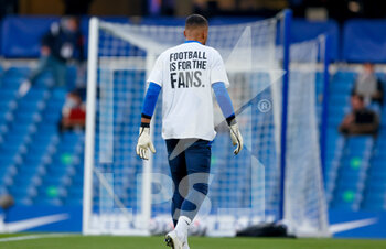 2021-04-20 - Brighton and Hove Albion goalkeeper Roberto Sanchez (26) warming up wearing his ?Earn it? t-shirt during the English championship Premier League football match between Chelsea and Brighton and Hove Albion on April 20, 2021 at Stamford Bridge in London, England - Photo Simon Davies / ProSportsImages / DPPI - CHELSEA VS BRIGHTON AND HOVE ALBION - ENGLISH PREMIER LEAGUE - SOCCER