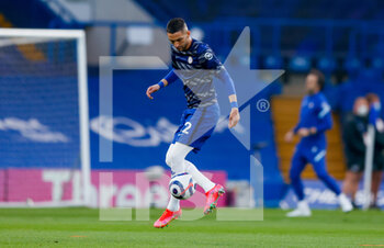 2021-04-20 - Chelsea midfielder Hakim Ziyech (22) warming up during the English championship Premier League football match between Chelsea and Brighton and Hove Albion on April 20, 2021 at Stamford Bridge in London, England - Photo Simon Davies / ProSportsImages / DPPI - CHELSEA VS BRIGHTON AND HOVE ALBION - ENGLISH PREMIER LEAGUE - SOCCER