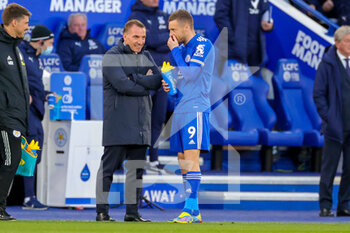 2021-04-26 - Leicester City Manager Brendan Rodgers speaks to Leicester City forward Jamie Vardy (9) during the English championship Premier League football match between Leicester City and Crystal Palace on April 26, 2021 at the King Power Stadium in Leicester, England - Photo Nigel Keene / ProSportsImages / DPPI - LEICESTER CITY VS CRYSTAL PALACE - ENGLISH PREMIER LEAGUE - SOCCER