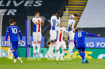 2021-04-26 - Leicester City midfielder Youri Tielemans (8) takes a free kick during the English championship Premier League football match between Leicester City and Crystal Palace on April 26, 2021 at the King Power Stadium in Leicester, England - Photo Nigel Keene / ProSportsImages / DPPI - LEICESTER CITY VS CRYSTAL PALACE - ENGLISH PREMIER LEAGUE - SOCCER