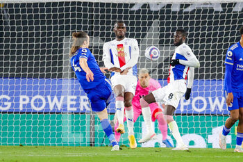2021-04-26 - Leicester City defender Caglar Soyuncu (4) shoots towards the goal during the English championship Premier League football match between Leicester City and Crystal Palace on April 26, 2021 at the King Power Stadium in Leicester, England - Photo Nigel Keene / ProSportsImages / DPPI - LEICESTER CITY VS CRYSTAL PALACE - ENGLISH PREMIER LEAGUE - SOCCER