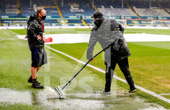 2021-05-08 - Rain on the pitch prior to the English championship Premier League football match between Leeds United and Tottenham Hotspur on May 8, 2021 at Elland Road in Leeds, England - Photo Simon Davies / ProSportsImages / DPPI - LEEDS UNITED VS TOTTENHAM HOTSPUR - ENGLISH PREMIER LEAGUE - SOCCER
