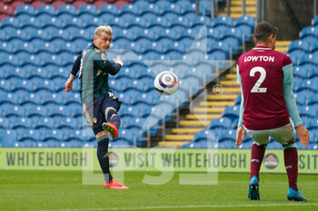 2021-05-15 - Leeds United defender Ezgjan Alioski (10) takes a shot during the English championship Premier League football match between Burnley and Leeds United on May 15, 2021 at Turf Moor in Burnley, England - Photo Malcolm Bryce / ProSportsImages / DPPI - BURNLEY VS LEEDS UNITED - ENGLISH PREMIER LEAGUE - SOCCER
