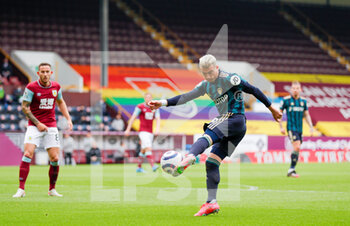 2021-05-15 - Leeds United defender Ezgjan Alioski (10) takes a shot during the English championship Premier League football match between Burnley and Leeds United on May 15, 2021 at Turf Moor in Burnley, England - Photo Simon Davies / ProSportsImages / DPPI - BURNLEY VS LEEDS UNITED - ENGLISH PREMIER LEAGUE - SOCCER
