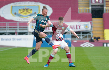 2021-05-15 - Leeds United defender Luke Ayling (2) gets to the ball ahead of Burnley forward Chris Wood (9) during the English championship Premier League football match between Burnley and Leeds United on May 15, 2021 at Turf Moor in Burnley, England - Photo Simon Davies / ProSportsImages / DPPI - BURNLEY VS LEEDS UNITED - ENGLISH PREMIER LEAGUE - SOCCER