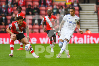 2021-05-18 - Leeds United forward Raphinha (18) passes the ball during the English championship Premier League football match between Southampton and Leeds United on May 18, 2021 at the St Mary's Stadium in Southampton, England - Photo Malcolm Bryce / ProSportsImages / DPPI - SOUTHAMPTON VS LEEDS UNITED - ENGLISH PREMIER LEAGUE - SOCCER