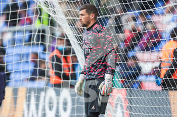 2021-05-20 - Arsenal goalkeeper Mat Ryan (33) warms up during the English championship Premier League football match between Crystal Palace and Arsenal on May 19, 2021 at Selhurst Park in London, England - Photo Phil Duncan / ProSportsImages / DPPI - CRYSTAL PALACE VS ARSENAL - ENGLISH PREMIER LEAGUE - SOCCER