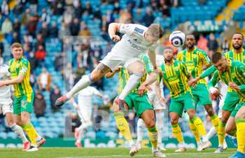 2021-05-23 - Leeds United defender Gaetano Berardi (28) attacks the corner leading to the first goal during the English championship Premier League football match between Leeds United and West Bromwich Albion on May 23, 2021 at Elland Road in Leeds, England - Photo Simon Davies / ProSportsImages / DPPI - LEEDS UNITED VS WEST BROMWICH ALBION - ENGLISH PREMIER LEAGUE - SOCCER