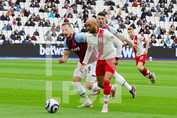 2021-05-23 - Southampton midfielder Nathan Redmond (11) on the ball during the English championship Premier League football match between West Ham United and Southampton on May 23, 2021 at the London Stadium in London, England - Photo Nigel Keene / ProSportsImages / DPPI - WEST HAM UNITED VS SOUTHAMPTON - ENGLISH PREMIER LEAGUE - SOCCER