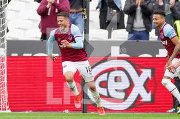 2021-05-23 - West Ham United midfielder Pablo Fornals (18) scores a goal and celebrates 1-0 during the English championship Premier League football match between West Ham United and Southampton on May 23, 2021 at the London Stadium in London, England - Photo Nigel Keene / ProSportsImages / DPPI - WEST HAM UNITED VS SOUTHAMPTON - ENGLISH PREMIER LEAGUE - SOCCER