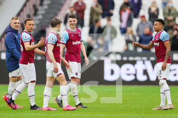 2021-05-23 - West Ham United players at full time during the English championship Premier League football match between West Ham United and Southampton on May 23, 2021 at the London Stadium in London, England - Photo Nigel Keene / ProSportsImages / DPPI - WEST HAM UNITED VS SOUTHAMPTON - ENGLISH PREMIER LEAGUE - SOCCER