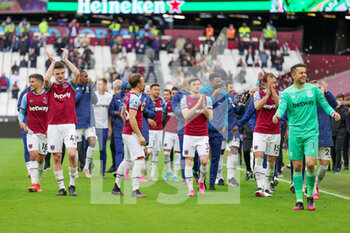 2021-05-23 - West Ham United players celebrate at full time during the English championship Premier League football match between West Ham United and Southampton on May 23, 2021 at the London Stadium in London, England - Photo Nigel Keene / ProSportsImages / DPPI - WEST HAM UNITED VS SOUTHAMPTON - ENGLISH PREMIER LEAGUE - SOCCER
