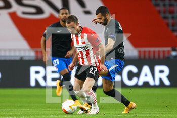 2020-10-22 - Mario Gotze of PSV Eindhoven, Maxime Gonalons of Granada during the UEFA Europa League, Group Stage, Group E football match between PSV Eindhoven and Granada CF on October 22, 2020 at Philips Stadion in Eindhoven, Netherlands - Photo Perry van de Leuvert / Orange Pictures / DPPI - PSV EINDHOVEN VS GRANADA CF - UEFA EUROPA LEAGUE - SOCCER