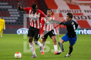 2020-10-22 - Ibrahim Sangare of PSV Eindhoven, Luis Milla of Granada during the UEFA Europa League, Group Stage, Group E football match between PSV Eindhoven and Granada CF on October 22, 2020 at Philips Stadion in Eindhoven, Netherlands - Photo Perry van de Leuvert / Orange Pictures / DPPI - PSV EINDHOVEN VS GRANADA CF - UEFA EUROPA LEAGUE - SOCCER