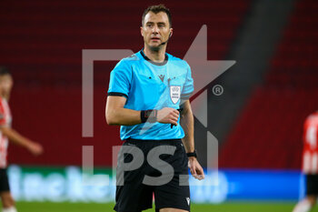 2020-10-22 - Referee Felix Zwayer during the UEFA Europa League, Group Stage, Group E football match between PSV Eindhoven and Granada CF on October 22, 2020 at Philips Stadion in Eindhoven, Netherlands - Photo Perry van de Leuvert / Orange Pictures / DPPI - PSV EINDHOVEN VS GRANADA CF - UEFA EUROPA LEAGUE - SOCCER