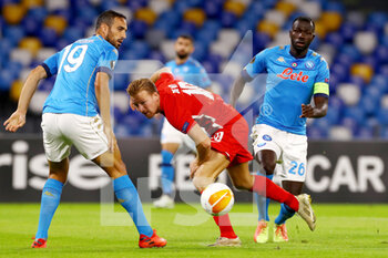 2020-10-22 - Dani de Wit of AZ and Nikola Maksimovic, Kalidou Koulibaly of Napoli during the UEFA Europa League, Group Stage, Group F football match between SSC Napoli and AZ Alkmaar on October 22, 2020 at Stadio San Paolo in Naples, Italy - Photo Marcel ter Bals / Orange Pictures / DPPI - SSC NAPOLI VS AZ ALKMAAR - UEFA EUROPA LEAGUE - SOCCER