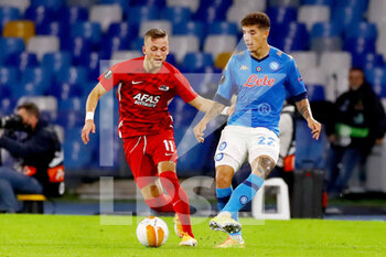 2020-10-22 - Giovanni Di Lorenzo of Napoli and Jesper Karlsson of AZ during the UEFA Europa League, Group Stage, Group F football match between SSC Napoli and AZ Alkmaar on October 22, 2020 at Stadio San Paolo in Naples, Italy - Photo Marcel ter Bals / Orange Pictures / DPPI - SSC NAPOLI VS AZ ALKMAAR - UEFA EUROPA LEAGUE - SOCCER