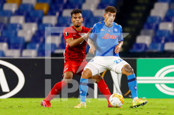 2020-10-22 - Giovanni Di Lorenzo of Napoli and Owen Wijndal of AZ during the UEFA Europa League, Group Stage, Group F football match between SSC Napoli and AZ Alkmaar on October 22, 2020 at Stadio San Paolo in Naples, Italy - Photo Marcel ter Bals / Orange Pictures / DPPI - SSC NAPOLI VS AZ ALKMAAR - UEFA EUROPA LEAGUE - SOCCER