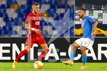 2020-10-22 - Matteo Politano of Napoli and Jesper Karlsson of AZ during the UEFA Europa League, Group Stage, Group F football match between SSC Napoli and AZ Alkmaar on October 22, 2020 at Stadio San Paolo in Naples, Italy - Photo Marcel ter Bals / Orange Pictures / DPPI - SSC NAPOLI VS AZ ALKMAAR - UEFA EUROPA LEAGUE - SOCCER