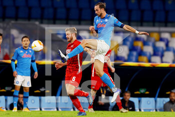 2020-10-22 - Fredrik Midtsjo of AZ, Fabian Ruiz of Napoli during the UEFA Europa League, Group Stage, Group F football match between SSC Napoli and AZ Alkmaar on October 22, 2020 at Stadio San Paolo in Naples, Italy - Photo Marcel ter Bals / Orange Pictures / DPPI - SSC NAPOLI VS AZ ALKMAAR - UEFA EUROPA LEAGUE - SOCCER