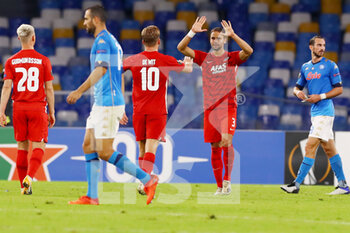 2020-10-22 - AZ players celebrate the victory at the end of the UEFA Europa League, Group Stage, Group F football match between SSC Napoli and AZ Alkmaar on October 22, 2020 at Stadio San Paolo in Naples, Italy - Photo Marcel ter Bals / Orange Pictures / DPPI - SSC NAPOLI VS AZ ALKMAAR - UEFA EUROPA LEAGUE - SOCCER