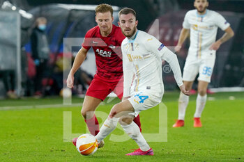 2020-10-29 - Dani de Wit of AZ, Stjepan Loncar of HNK Rijeka during the UEFA Europa League, Group Stage, Group F football match between AZ Alkmaar and HNK Rijeka on October 29, 2020 at Afas Stadium in Eindhoven, The Netherlands - Photo Henk Seppen / Orange Pictures / DPPI - AZ ALKMAAR VS HNK RIJEKA - UEFA EUROPA LEAGUE - SOCCER