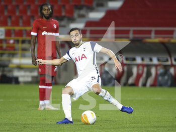 2020-10-29 - Harry Winks of Tottenham during the UEFA Europa League, Group Stage, Group J football match between Royal Antwerp and Tottenham Hotspur on October 29, 2020 at Bosuilstadion in Antwerp, Belgium - Photo Jean Catuffe / DPPI - ROYAL ANTWERP VS TOTTENHAM HOTSPUR - UEFA EUROPA LEAGUE - SOCCER