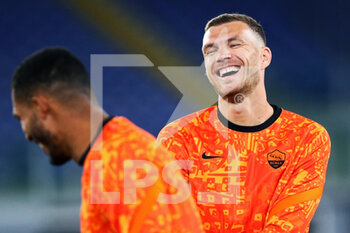 2020-11-05 - Edin Dzeko (R) and Juan Jesus of Roma laugh at each other during warm up before the UEFA Europa League, Group Stage, Group A football match between AS Roma and CFR Cluj on November 5, 2020 at Stadio Olimpico in Rome, Italy - Photo Federico Proietti / DPPI - AS ROMA VS CFR CLUJ - UEFA EUROPA LEAGUE - SOCCER
