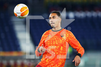 2020-11-05 - Chris Smalling of Roma warming up before the UEFA Europa League, Group Stage, Group A football match between AS Roma and CFR Cluj on November 5, 2020 at Stadio Olimpico in Rome, Italy - Photo Federico Proietti / DPPI - AS ROMA VS CFR CLUJ - UEFA EUROPA LEAGUE - SOCCER