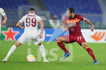 2020-11-05 - Henrikh Mkhitaryan of Roma (R) vies for the ball with Mario Rondon of Cluj (L) during the UEFA Europa League, Group Stage, Group A football match between AS Roma and CFR Cluj on November 5, 2020 at Stadio Olimpico in Rome, Italy - Photo Federico Proietti / DPPI - AS ROMA VS CFR CLUJ - UEFA EUROPA LEAGUE - SOCCER
