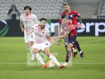 2020-11-26 - Hakan Calhanoglu of AC Milan, Jeremy Pied of Lille during the UEFA Europa League, Group H football match between Lille OSC and AC Milan on November 26, 2020 at Pierre Mauroy stadium in Villeneuve-d'Ascq near Lille, France - Photo Jean Catuffe / DPPI - LILLE OSC VS AC MILAN - UEFA EUROPA LEAGUE - SOCCER