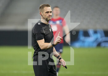 2020-11-26 - Referee Craig Pawson of England during the UEFA Europa League, Group H football match between Lille OSC and AC Milan on November 26, 2020 at Pierre Mauroy stadium in Villeneuve-d'Ascq near Lille, France - Photo Jean Catuffe / DPPI - LILLE OSC VS AC MILAN - UEFA EUROPA LEAGUE - SOCCER