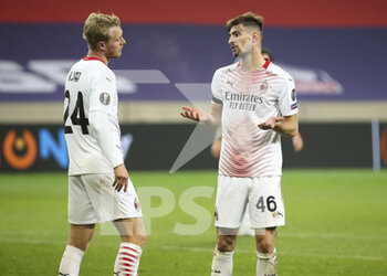 2020-11-26 - Simon Kjaer of AC Milan talks with Matteo Gabbia of AC Milan during the UEFA Europa League, Group H football match between Lille OSC and AC Milan on November 26, 2020 at Pierre Mauroy stadium in Villeneuve-d'Ascq near Lille, France - Photo Jean Catuffe / DPPI - LILLE OSC VS AC MILAN - UEFA EUROPA LEAGUE - SOCCER