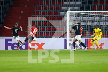 2020-11-26 - Christos Tzolis of PAOK scoring a goal (0-2), Jordan Teze of PSV during the UEFA Europa League, Group E football match between PSV and PAOK on november 26, 2020 at Philips Stadion in Eindhoven, Netherlands - Photo Perry vd Leuvert / Orange Pictures / DPPI - PSV VS PAOK - UEFA EUROPA LEAGUE - SOCCER