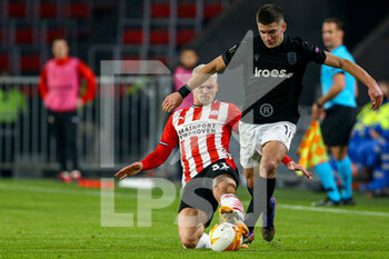 2020-11-26 - Philipp Max of PSV, Christos Tzolis of PAOK during the UEFA Europa League, Group E football match between PSV and PAOK on november 26, 2020 at Philips Stadion in Eindhoven, Netherlands - Photo Perry vd Leuvert / Orange Pictures / DPPI - PSV VS PAOK - UEFA EUROPA LEAGUE - SOCCER