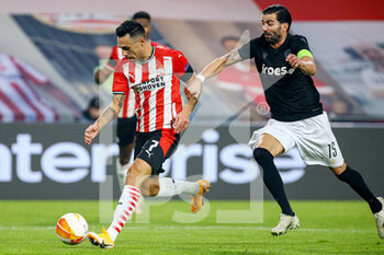 2020-11-26 - Eran Zahavi of PSV, Jose Angel Crespo of PAOK during the UEFA Europa League, Group E football match between PSV and PAOK on november 26, 2020 at Philips Stadion in Eindhoven, Netherlands - Photo Perry vd Leuvert / Orange Pictures / DPPI - PSV VS PAOK - UEFA EUROPA LEAGUE - SOCCER