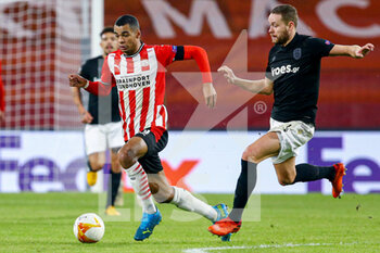 2020-11-26 - Cody Gakpo of PSV, Sverrir Ingason of PAOK during the UEFA Europa League, Group E football match between PSV and PAOK on november 26, 2020 at Philips Stadion in Eindhoven, Netherlands - Photo Perry vd Leuvert / Orange Pictures / DPPI - PSV VS PAOK - UEFA EUROPA LEAGUE - SOCCER