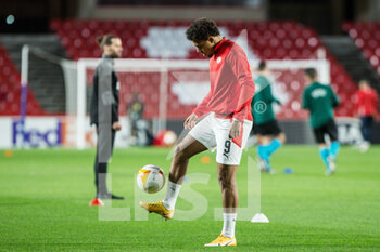 2020-12-03 - Donyell Malen of PSV warms up before the UEFA Europa League, Group E football match between Granada CF and PSV on December 3, 2020 at Estadio Nuevo Los Carmenes in Granada, Spain - Photo Joaquin Corchero / Spain DPPI / DPPI - GRANADA CF VS PSV - UEFA EUROPA LEAGUE - SOCCER